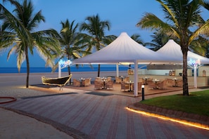 3 restaurants, breakfast, lunch, dinner served; Italian cuisine