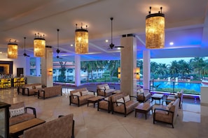 4 bars/lounges, poolside bar