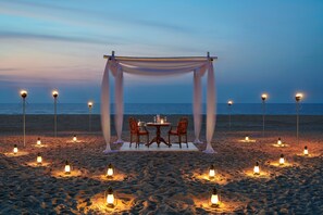 3 restaurants, breakfast, lunch, dinner served; Italian cuisine