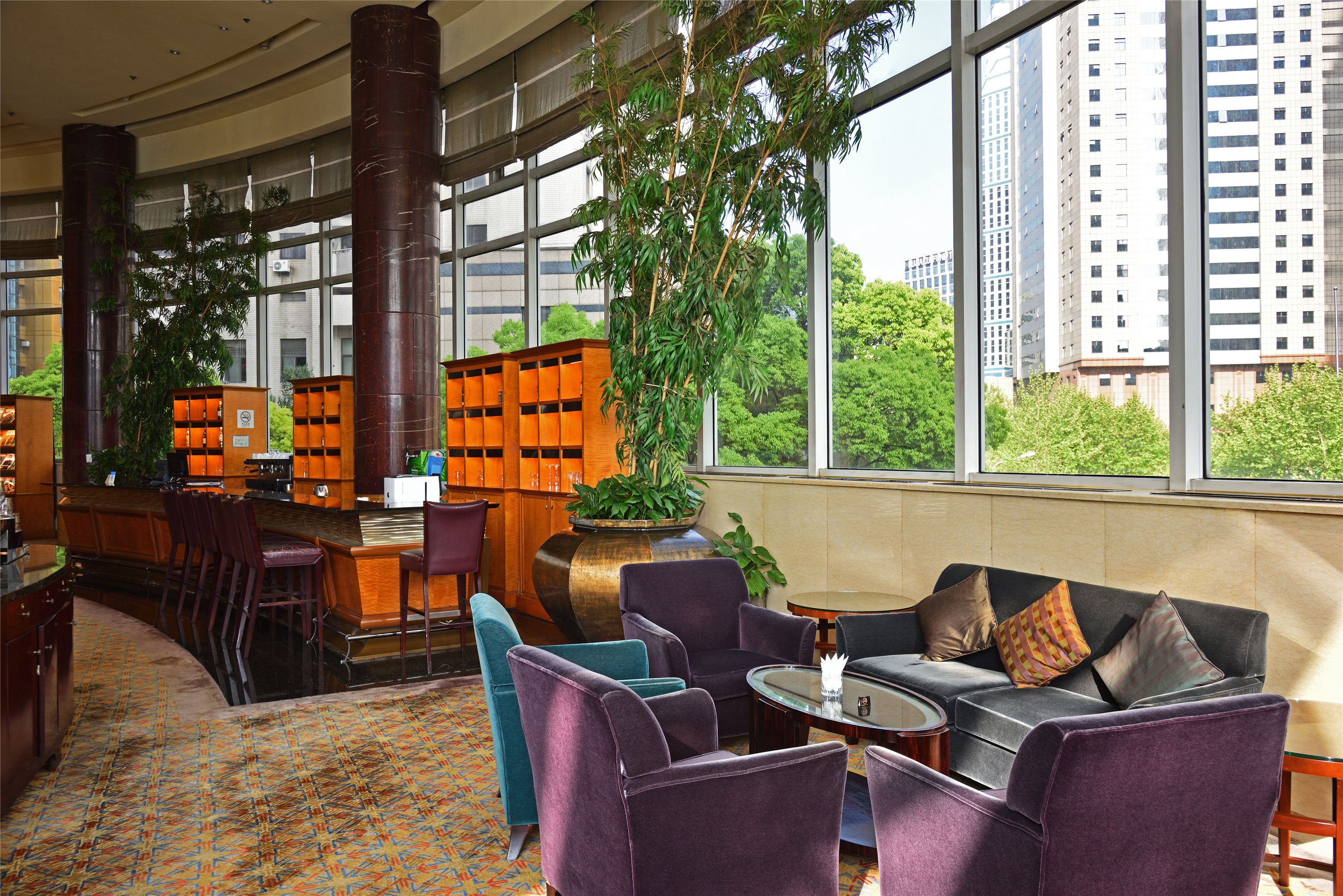 3 restaurants, breakfast, lunch, dinner served; international cuisine