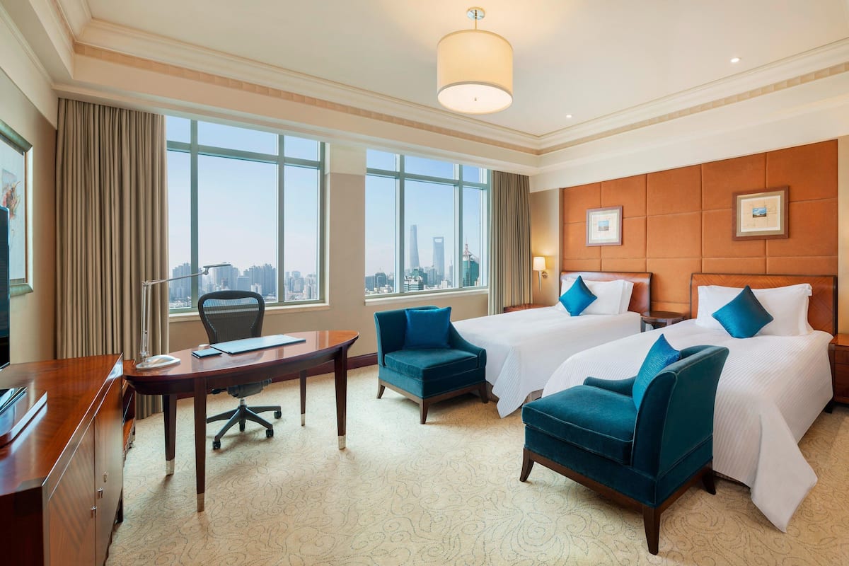 Deluxe Room, 2 Katil Bujang (Single) | Peralatan tempat tidur hipoalergenik, bar mini, peti besi dalam bilik