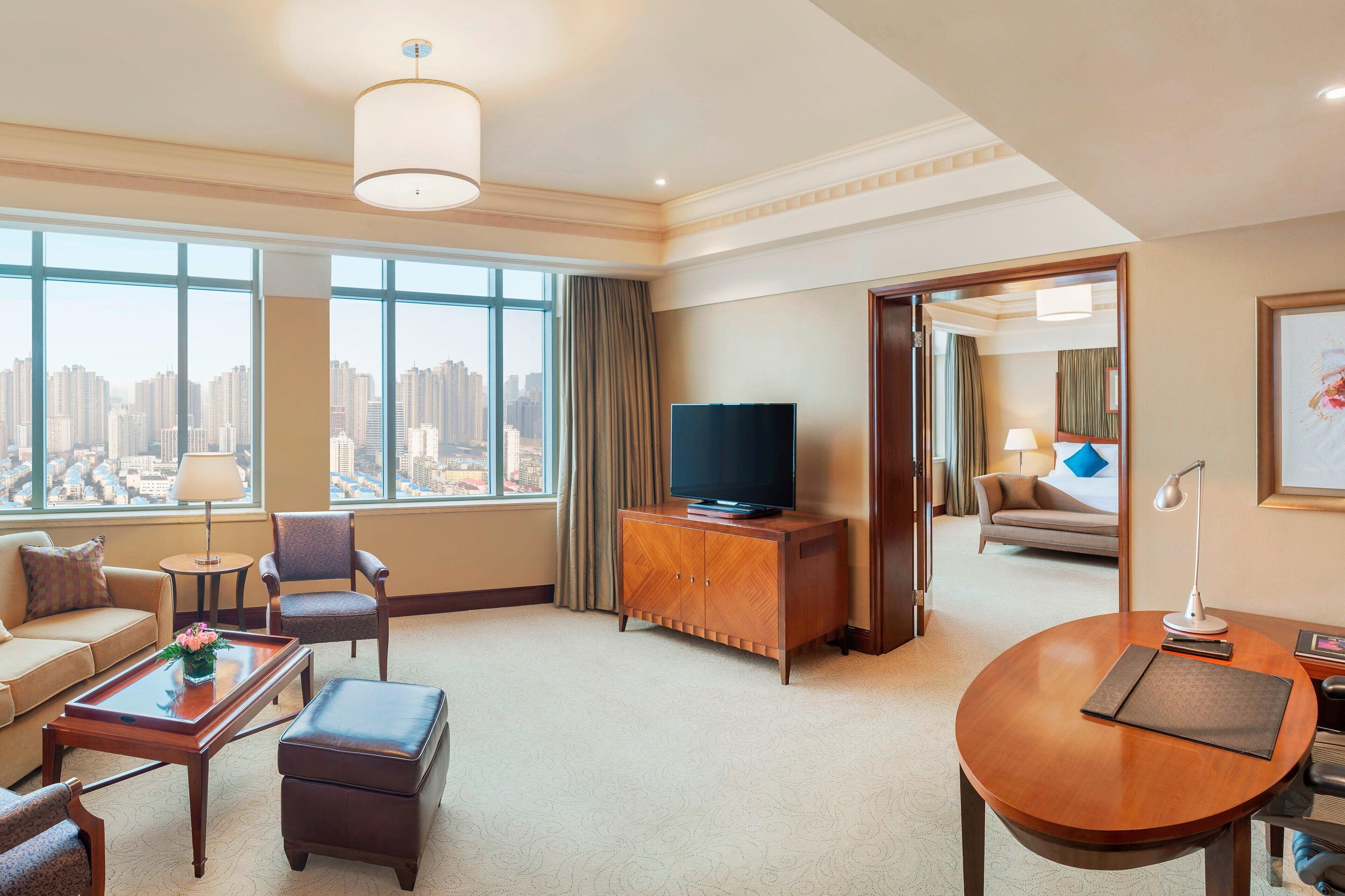executive suite, 1 bedroom | living room | 42-inch led tv with cable channels, tv