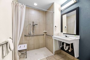 Amenidades de baño gratuitas, secadora de cabello, toallas
