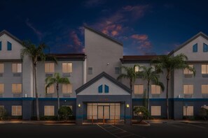 Unclassified image, 3 of 32, button - Suburban Studios Orlando - Ocoee/Winter Garden (Ocoee)