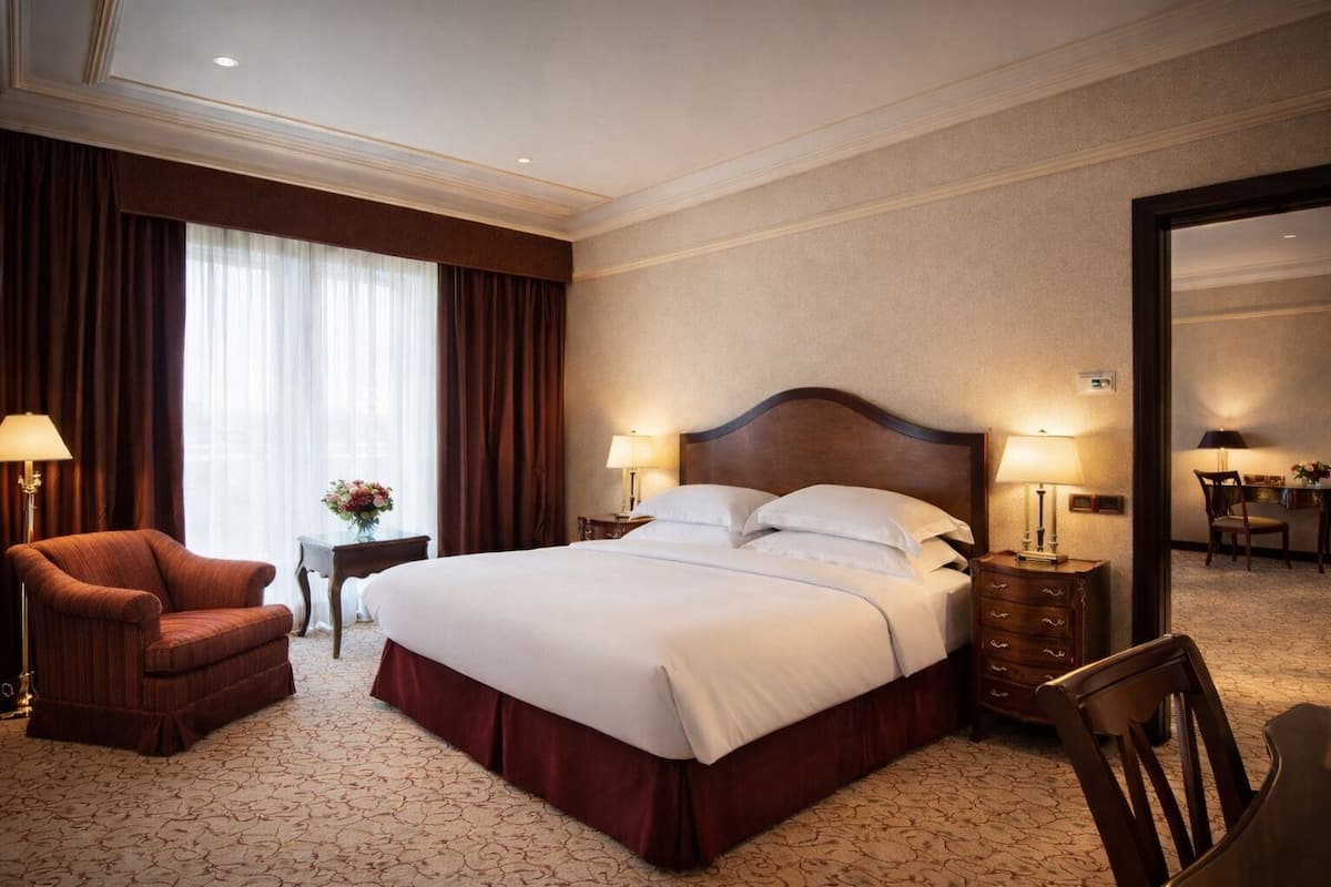 Suite Presidenziale, 1 letto king, vista città | Minibar, una cassaforte in camera, una scrivania, tende oscuranti