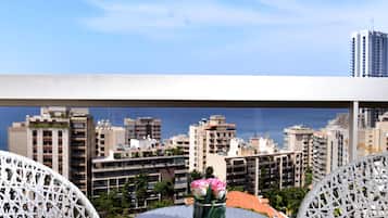 Sea View Room with Lounge Access King Bed | Strand-/Meerblick