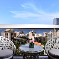 Sea View Room with Lounge Access King Bed | Beach/ocean view