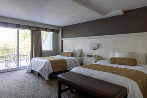 Deluxe Maplewood | Pillowtop beds, iron/ironing board, free WiFi, bed sheets