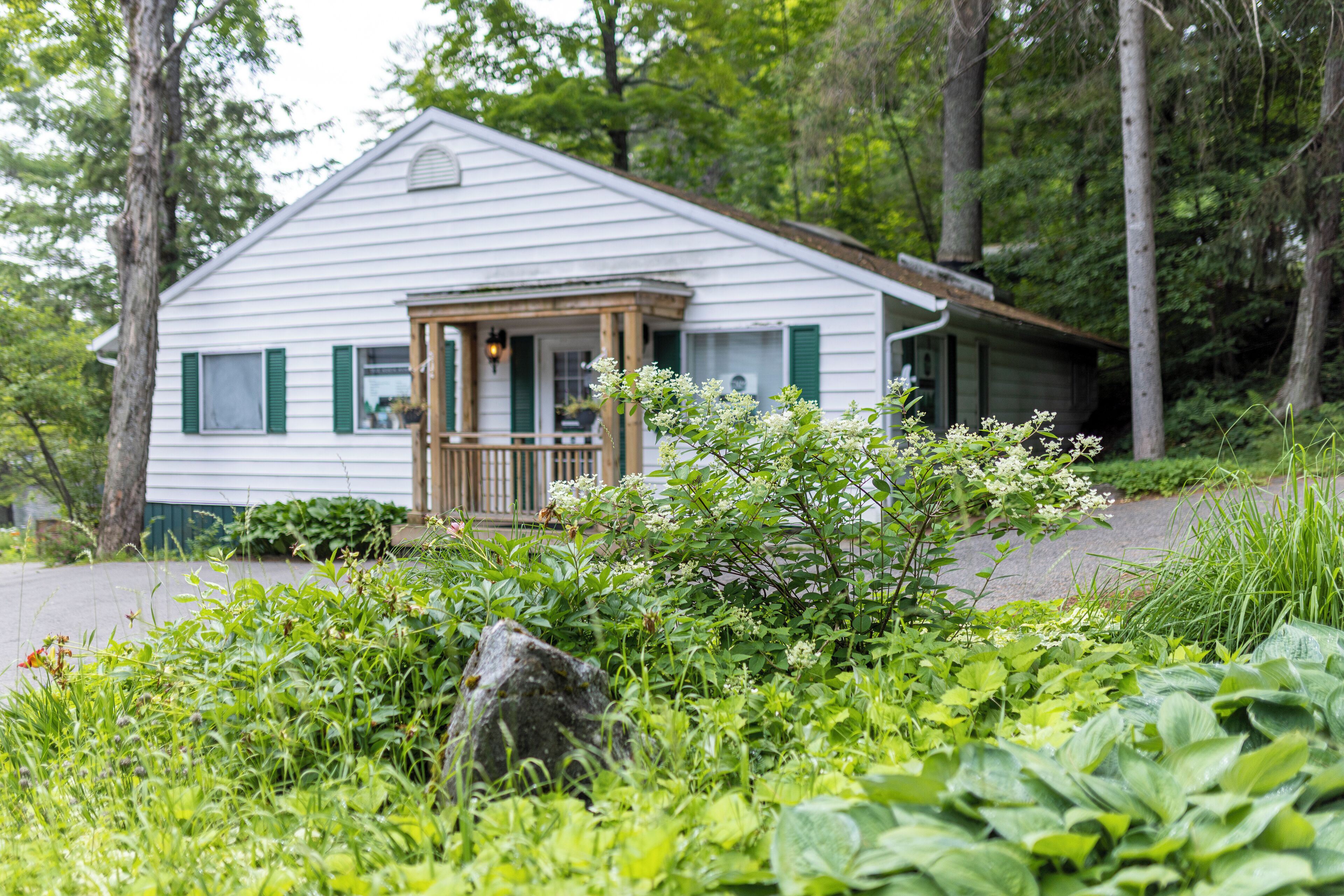 body treatments, aromatherapy, hot stone massages, deep-tissue massages