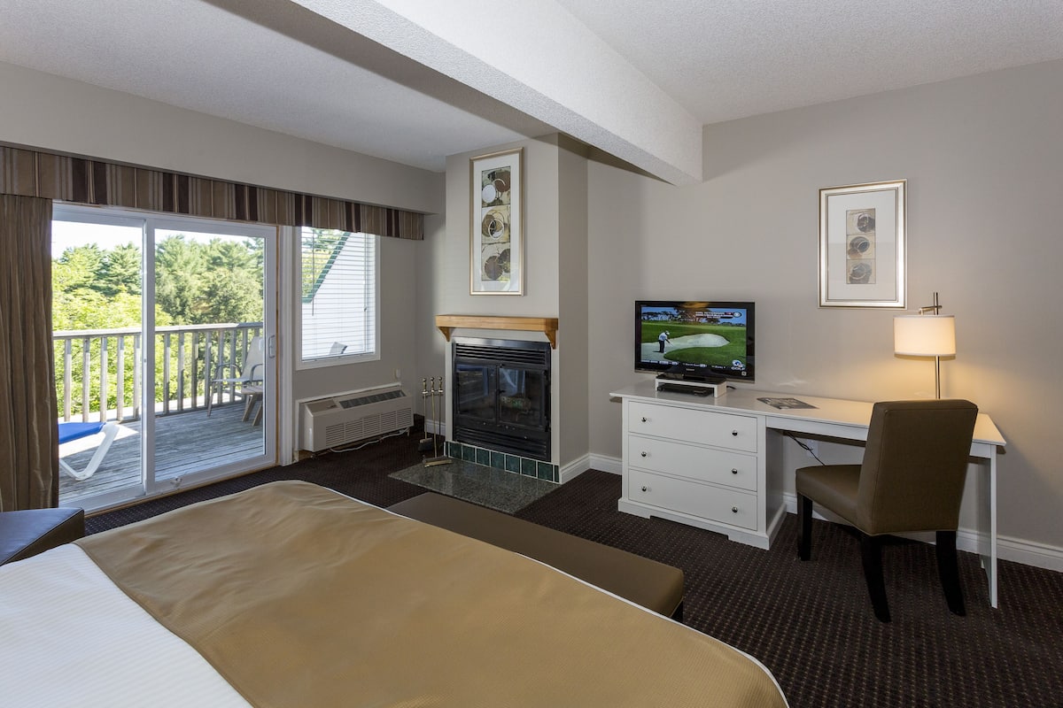 premium room | 1 bedroom, pillow-top beds, iron/ironing board, free wifi