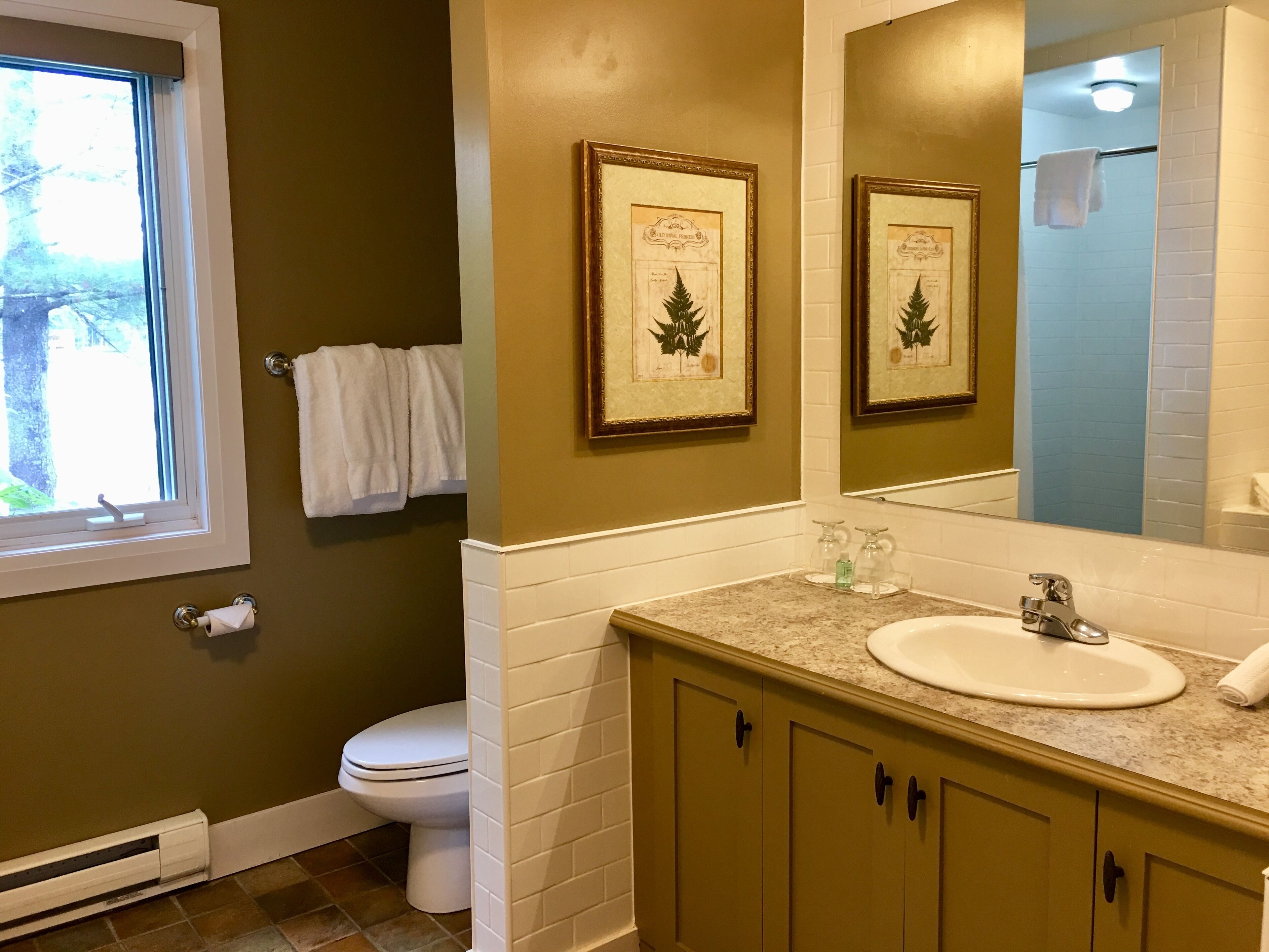 luxury room | bathroom | free toiletries, hair dryer, bathrobes, towels