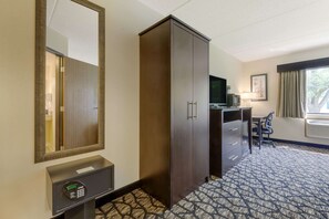 Chambre, 1 grand lit, accessible aux personnes à mobilité réduite, non-fumeurs | Bureau, espace de travail pour ordinateur portable
