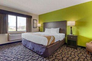 Escritorio y espacio para trabajar con laptop 