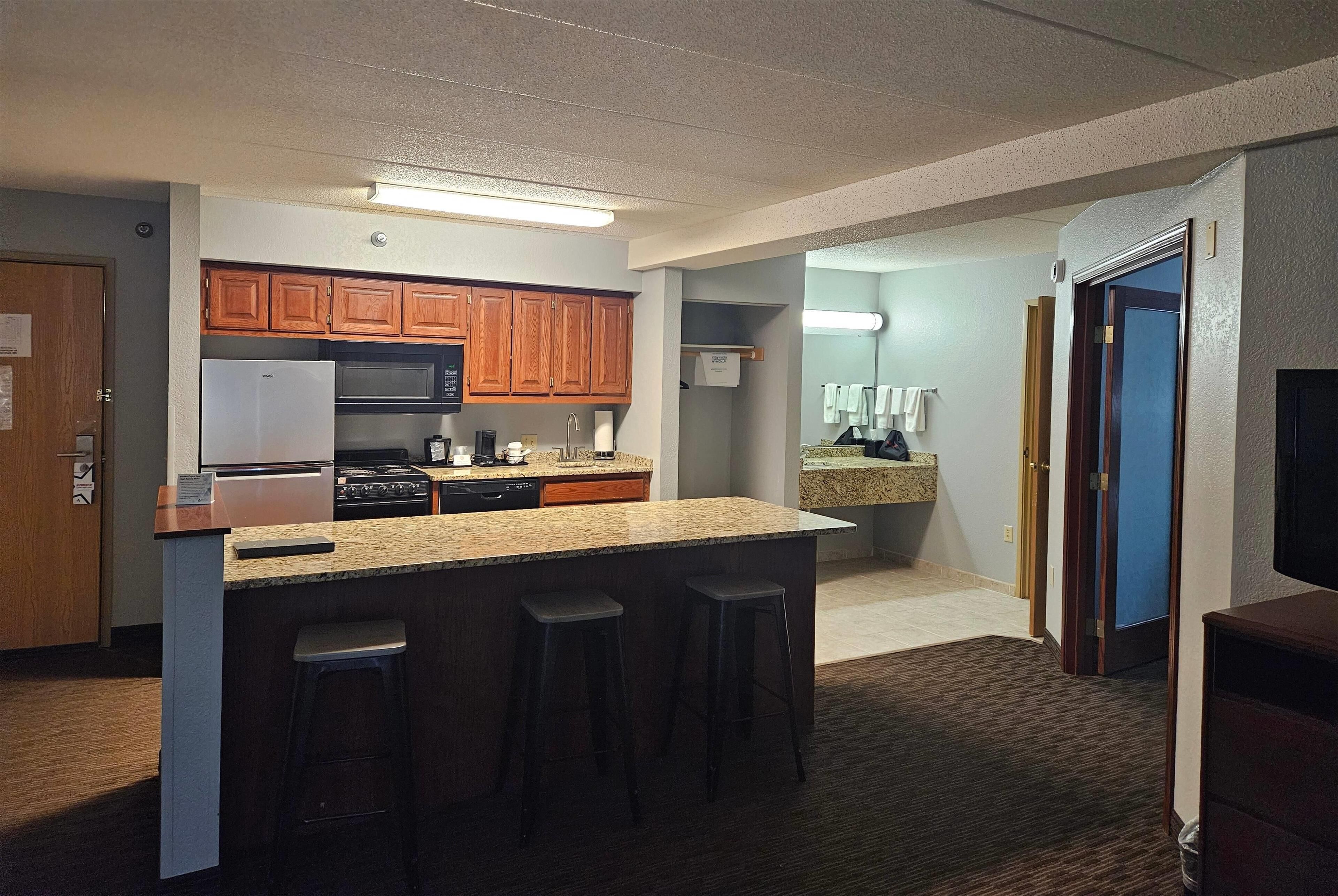 premier suite, 1 king bed, non smoking (one-bedroom) | desk, iron/ironing board, free cots/infant beds, rollaway beds
