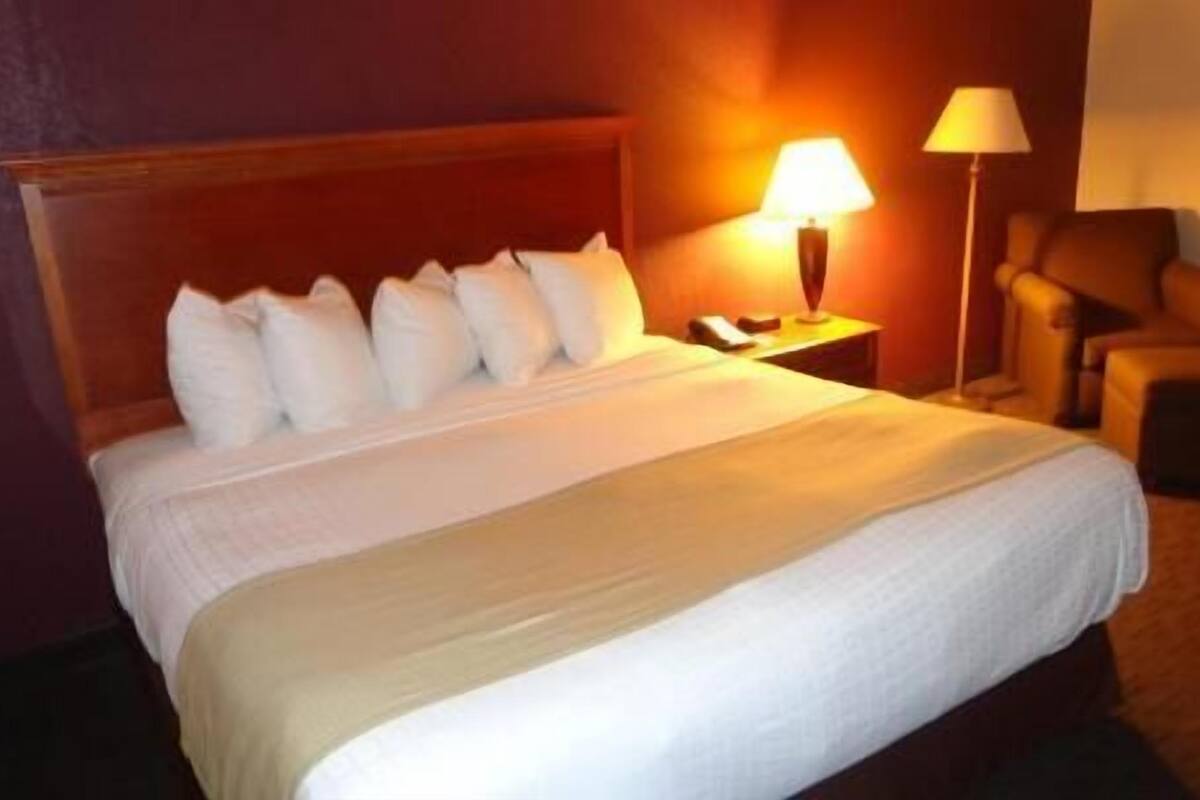 Desk, iron/ironing board, free cots/infant beds, rollaway beds