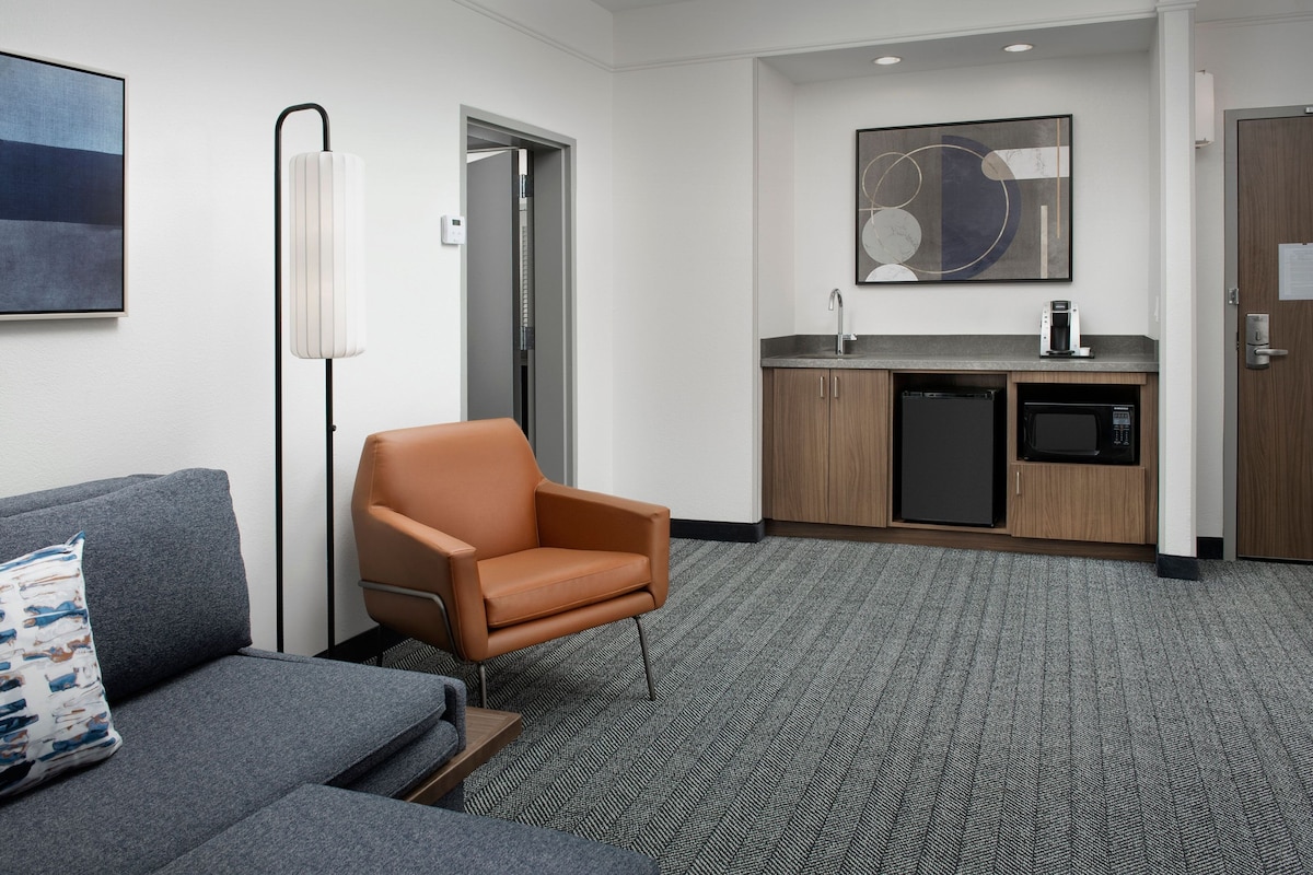 Suite, 1 chambre | Salle de séjour