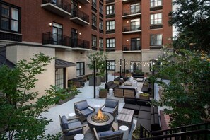 Terrace/patio - Courtyard by Marriott Savannah Downtown/Historic District (Savannah)