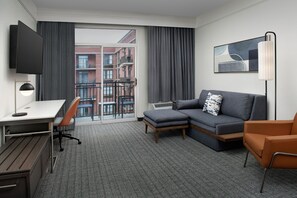 Suite, 1 Bedroom, Balcony | Premium bedding, desk, iron/ironing board, free cribs/infant beds - Courtyard by Marriott Savannah Downtown/Historic District (Savannah)