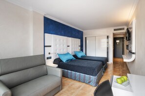 Minibar, in-room safe, desk, laptop workspace - Salles Hotel Marina Portals (Calvia)