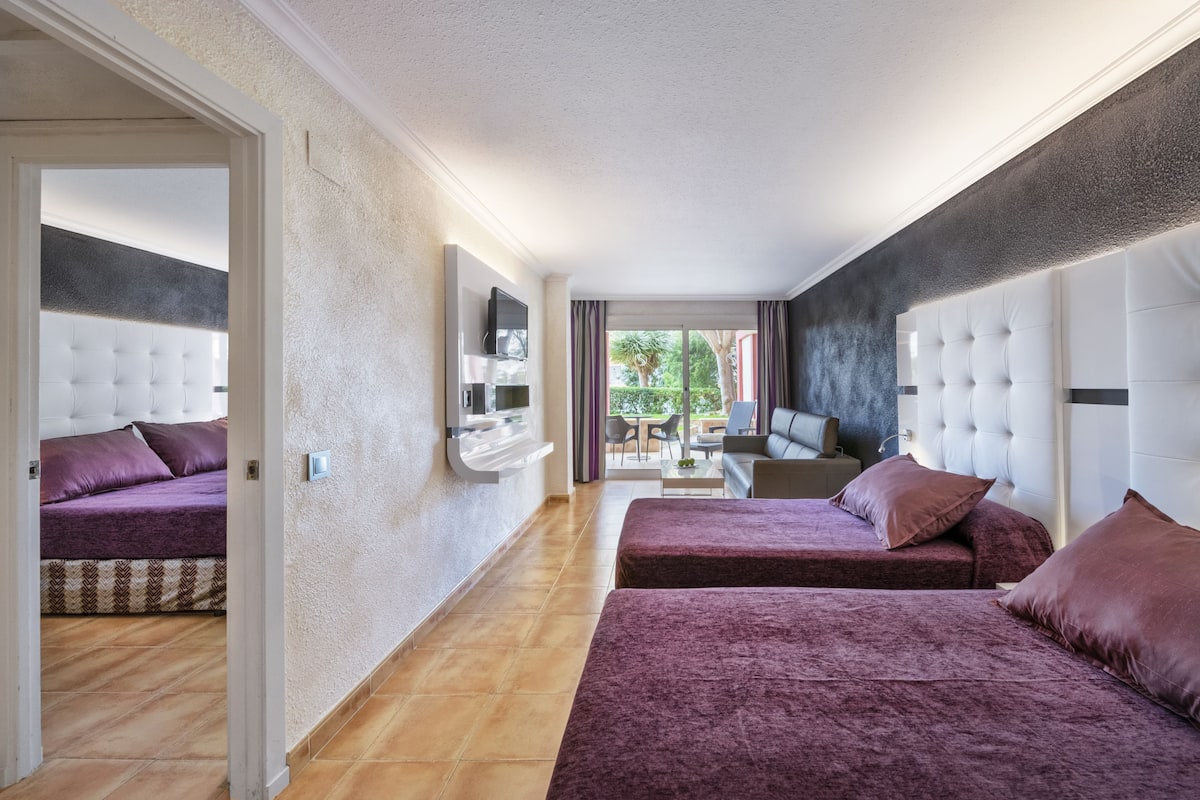 family room (with spa access) | 1 bedroom, minibar, in-room safe, desk