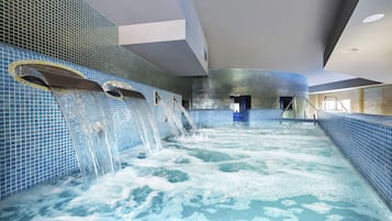 Sauna, hot tub, steam room, Turkish bath/hammam, body treatments