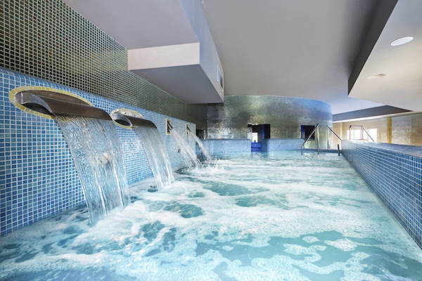 Sauna, hot tub, steam room, Turkish bath, body treatments, aromatherapy