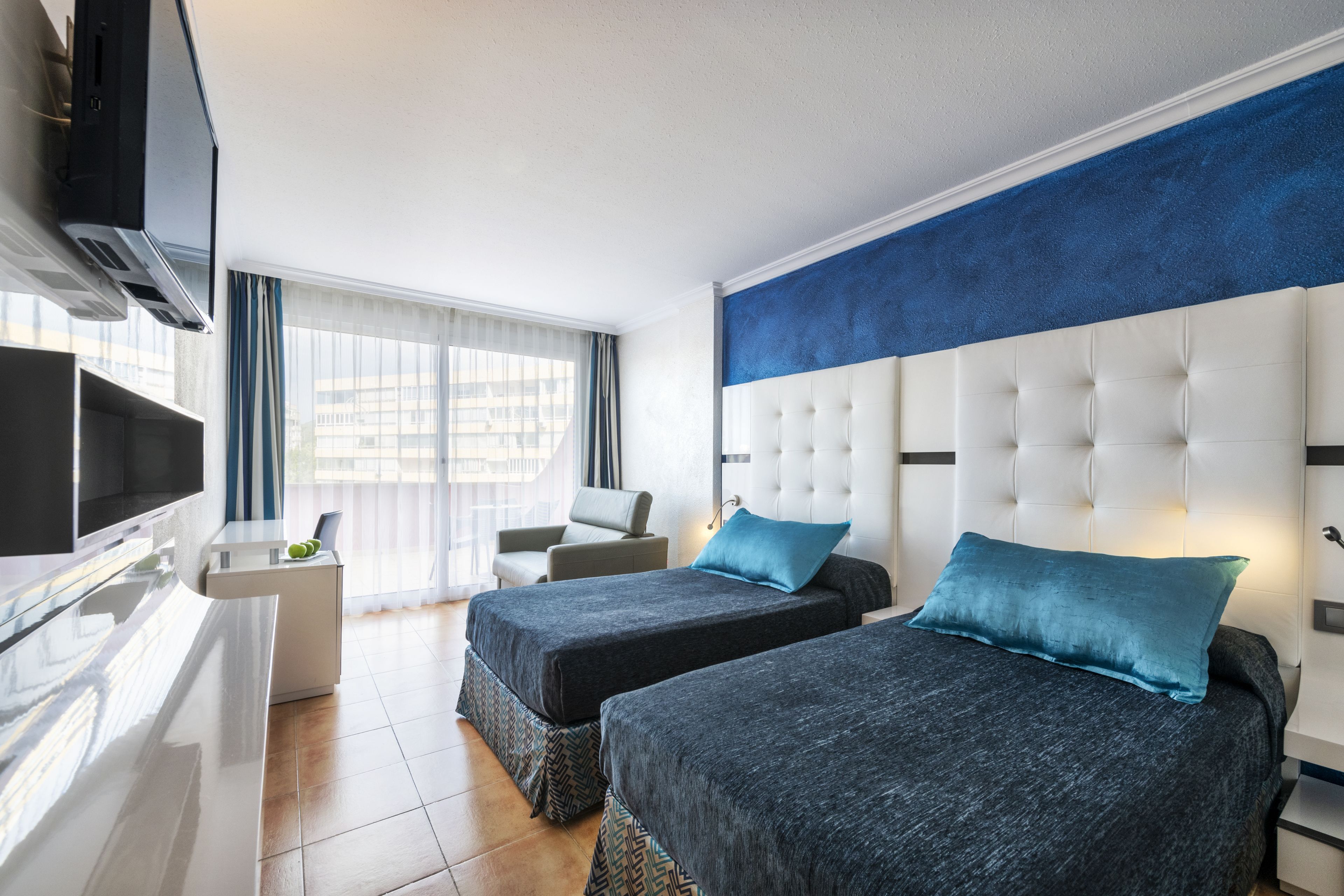 deluxe triple room, 1 double bed with sofa bed (with spa access) | 1 bedroom, minibar, in-room safe, desk