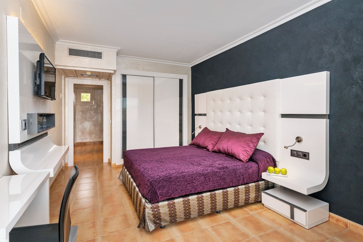 1 bedroom, minibar, in-room safe, desk