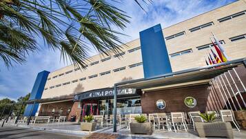 Vista frontal de la propiedad