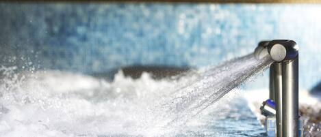 Sauna, hot tub, steam room, Turkish bath, body treatments, aromatherapy