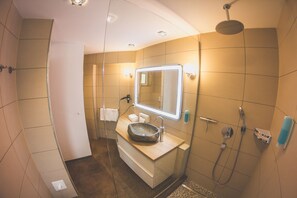 Comfort Apartment | Bathroom | Free toiletries, towels - Rebgarten Hotel Adler (Pfullendorf)
