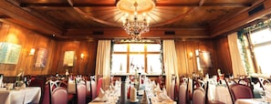 2 Restaurants, Mittagessen, Abendessen, regionale Küche