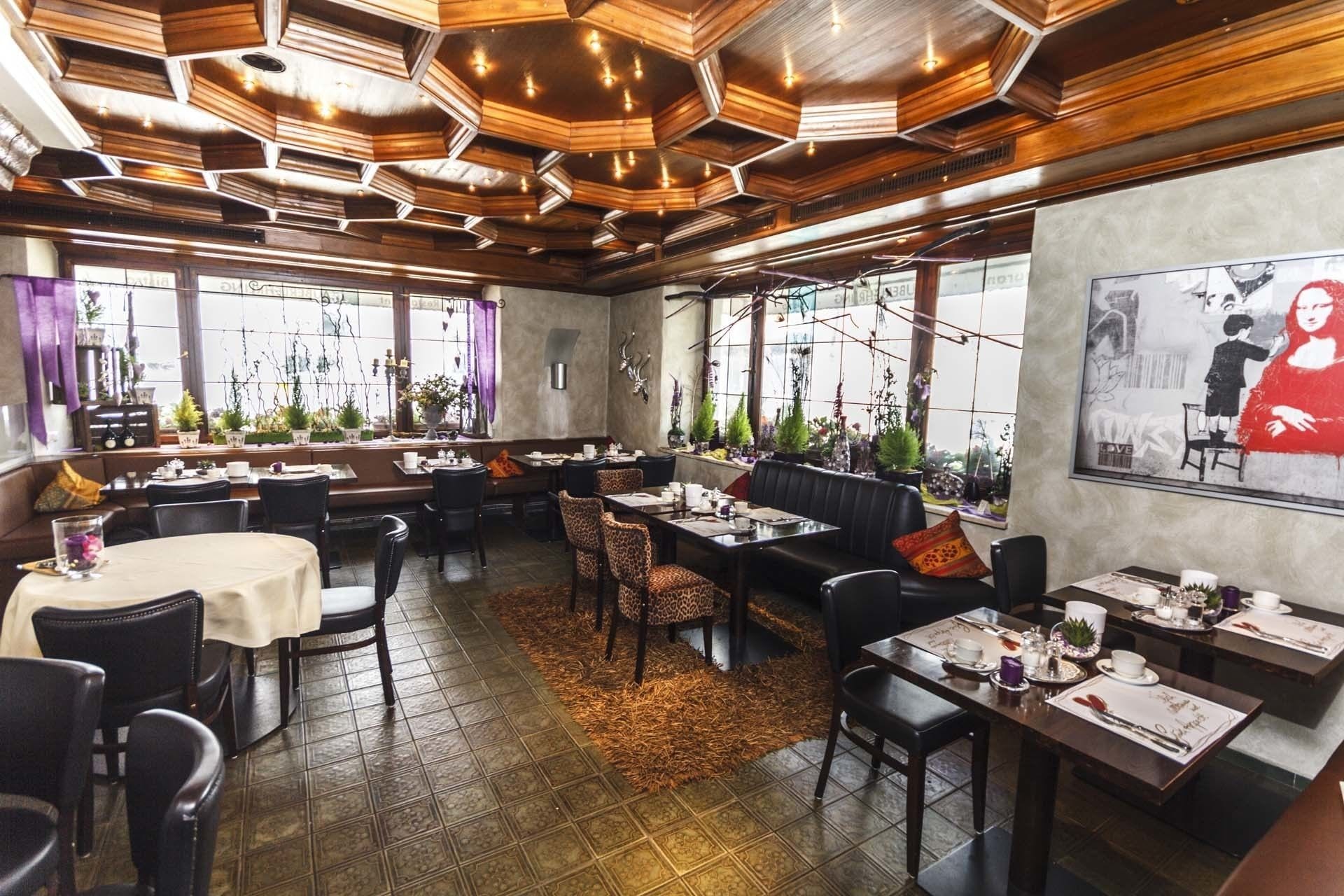 2 restaurants, lunch, dinner served; Regional cuisine 