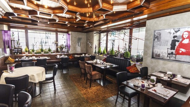 2 restaurantes; se sirven comidas y cenas