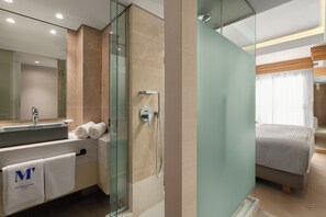 Double Room, Garden View | Bathroom | Combined shower/tub, free toiletries, hair dryer, towels - Hotel Mediterranean (Rhodes)