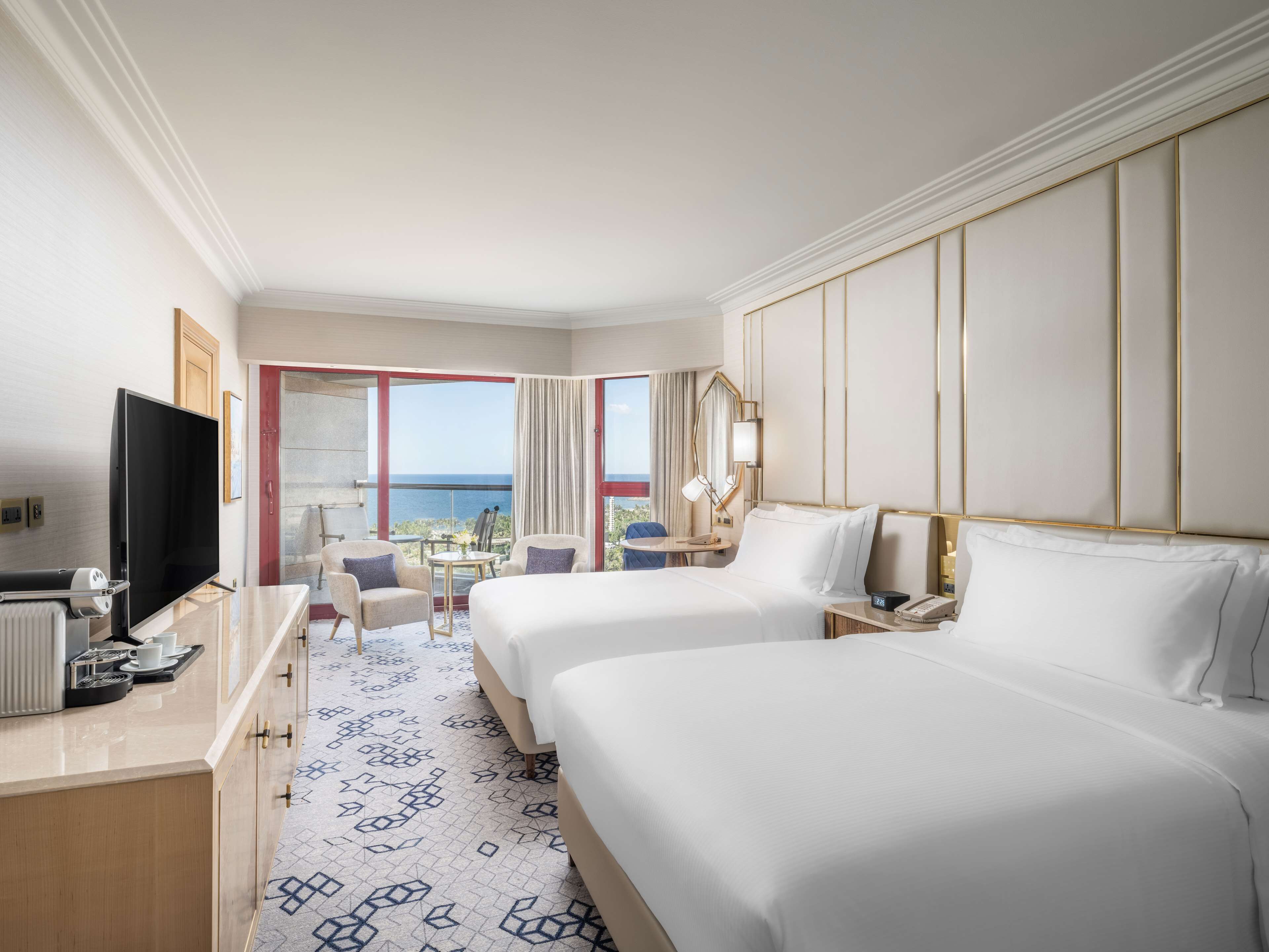 Minibar, in-room safe, individually decorated, individually furnished