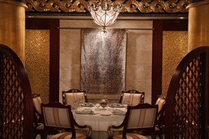 3 restaurantes, se sirven desayunos, comidas y cocina internacional
