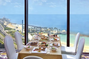Hi ha 3 restaurants amb plats de cuina internacional
