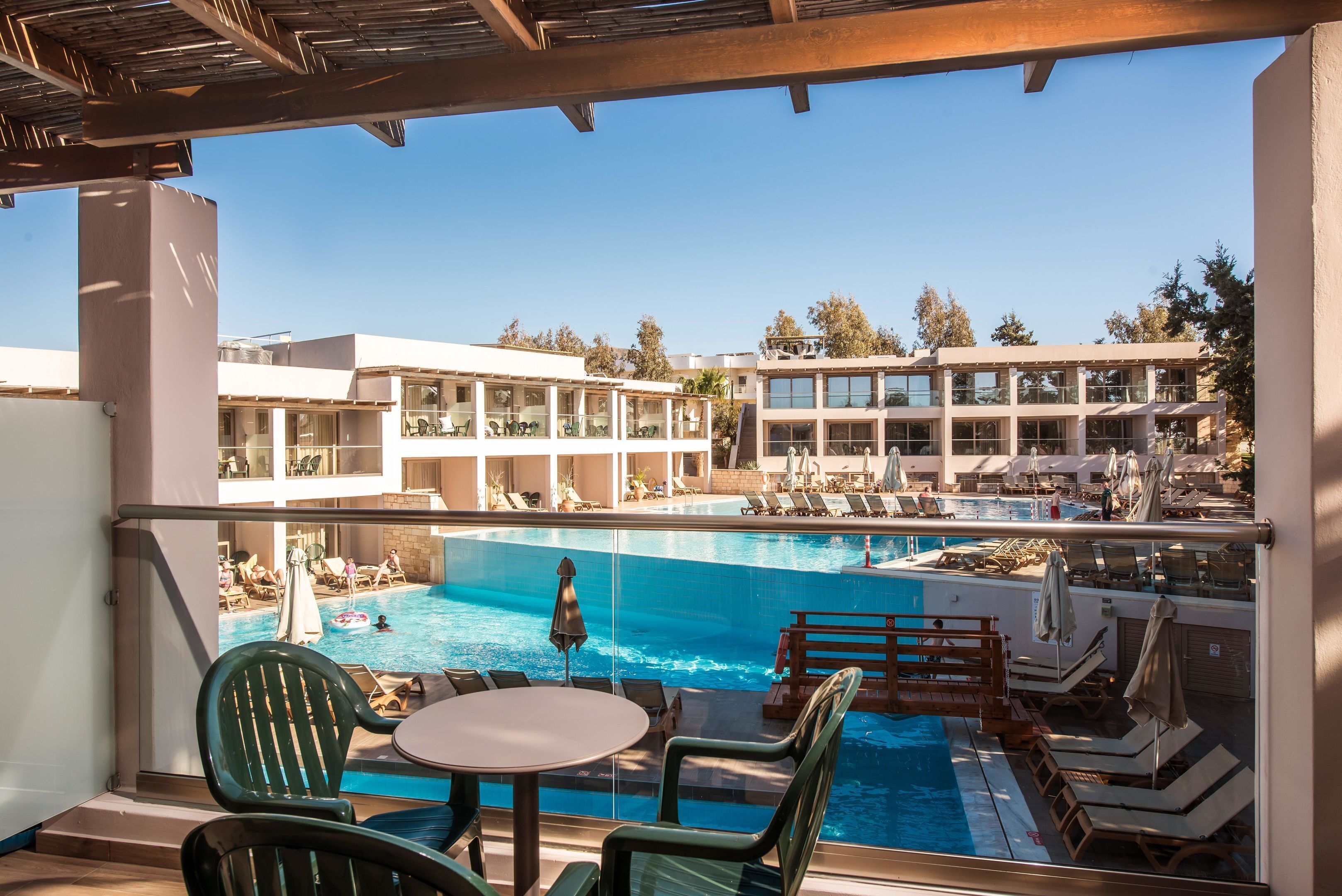 Family Suite | Pool | Seasonal outdoor pool, open 10:00 AM to 6:30 PM, pool umbrellas