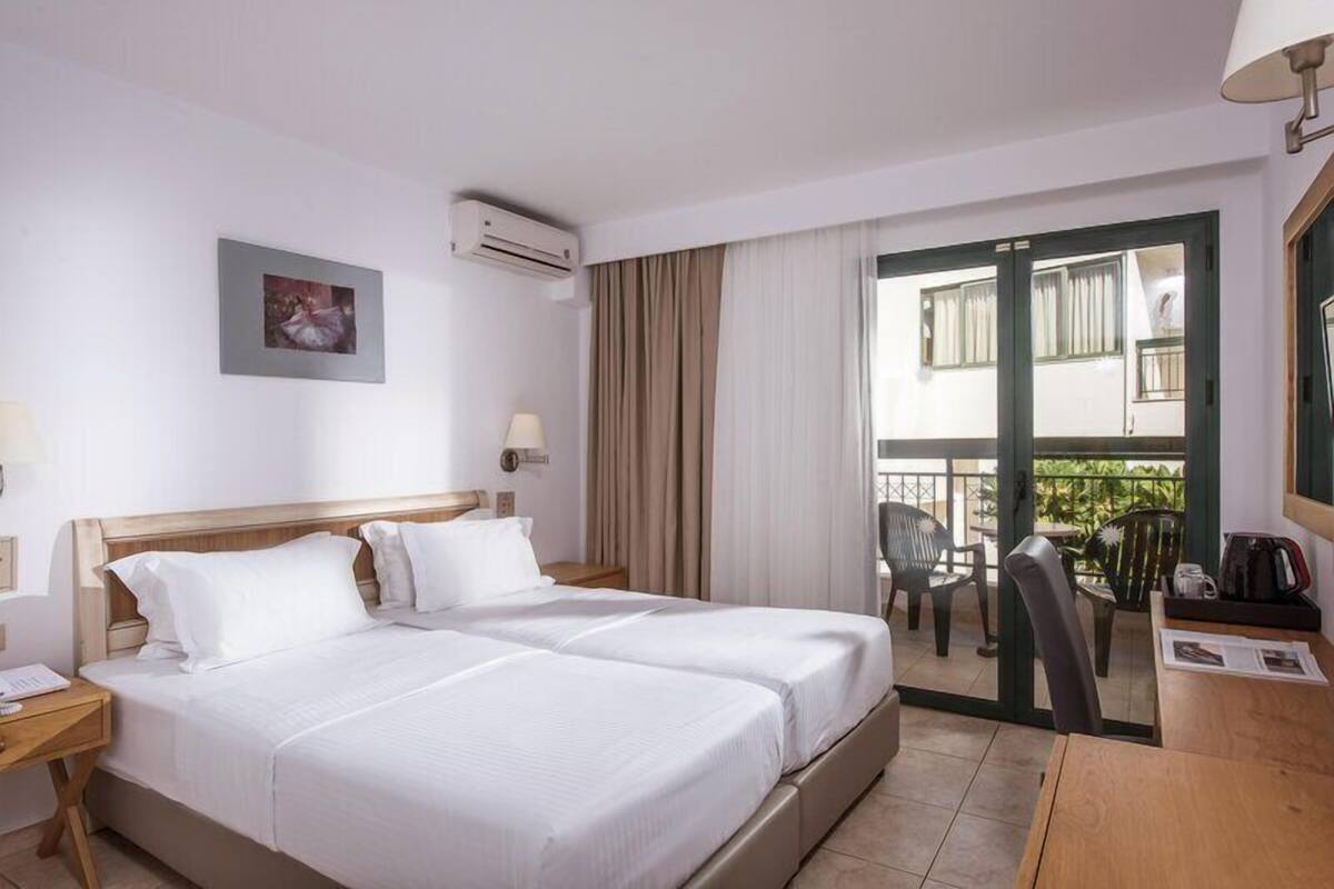 Habitación doble | Minibar, caja fuerte, wifi gratis y ropa de cama