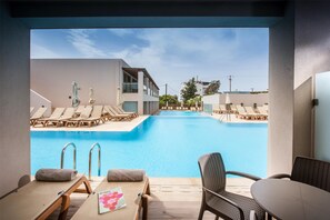 Suíte família (Swim Up) | Frigobar, cofres nos quartos, Wi-Fi de cortesia, roupa de cama