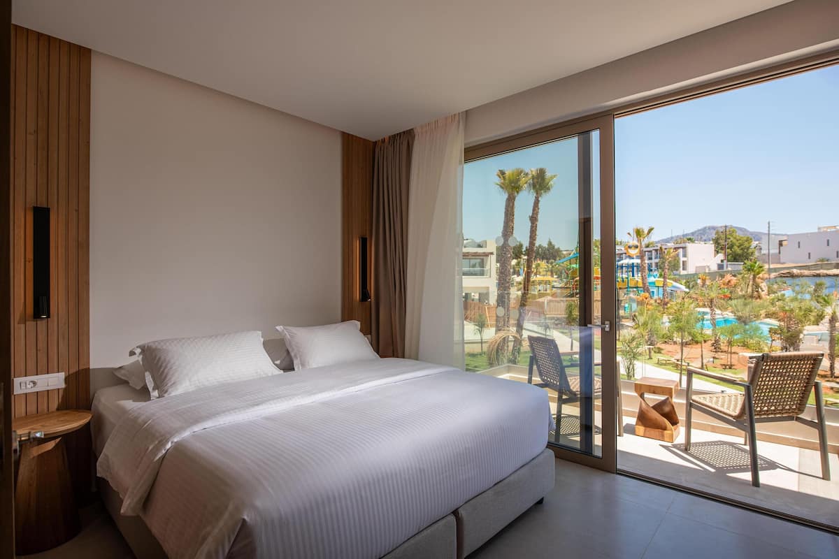 Minibar, in-room safe, free WiFi, bed sheets