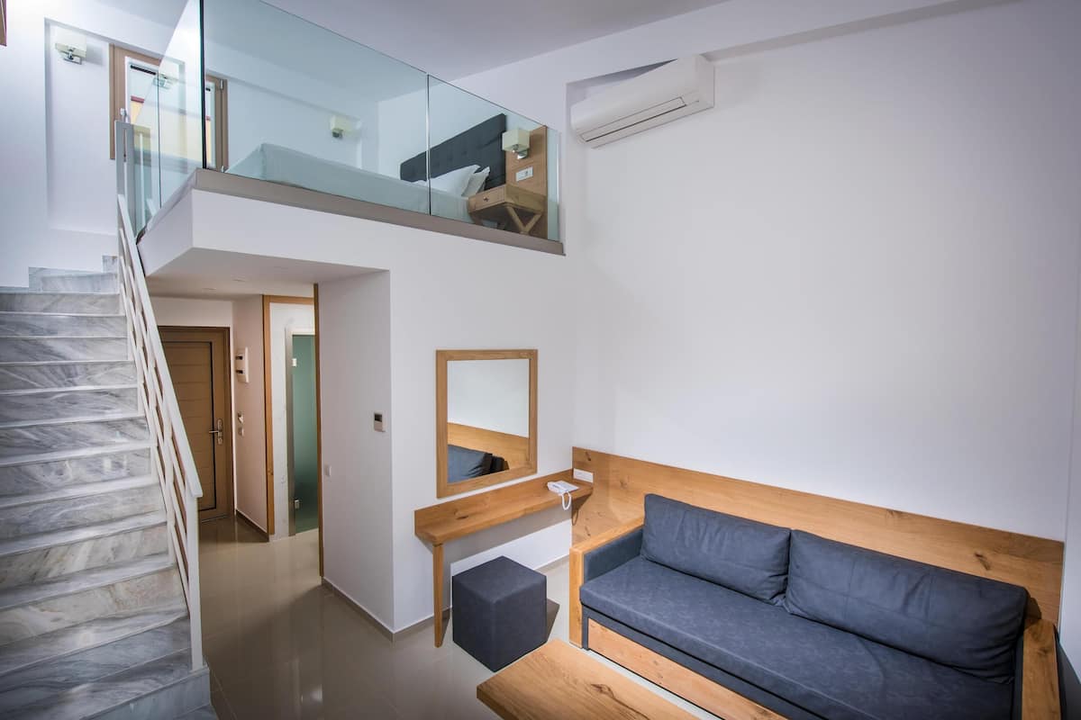 Minibar, in-room safe, free WiFi, bed sheets