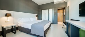 Down comforters, minibar, in-room safe, desk - Hotel ILUNION Bilbao (Bilbao)