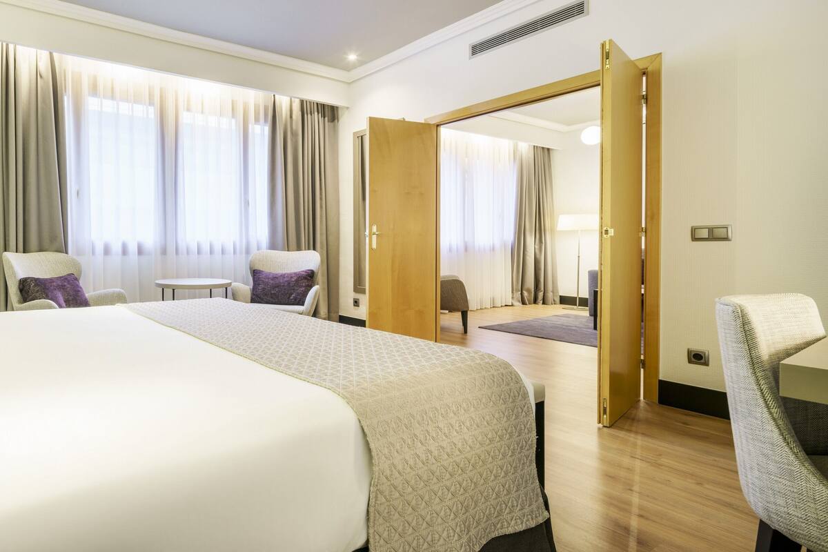 Down comforters, minibar, in-room safe, desk