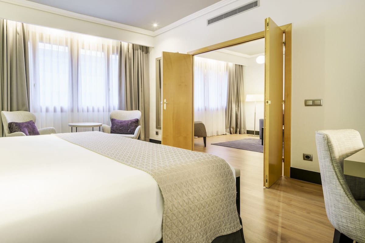 1 slaapkamer, donzen dekbedden, een minibar, een kluis op de kamer