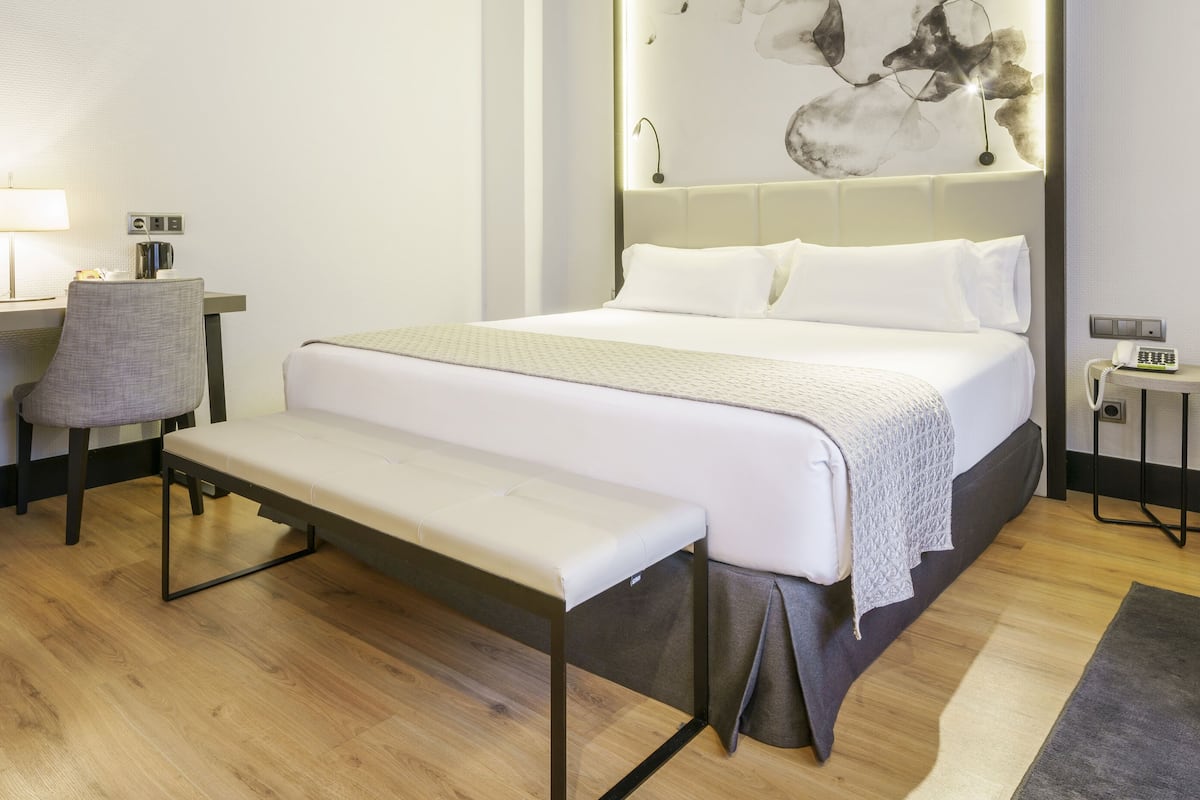 Premium tweepersoonskamer | 1 slaapkamer, donzen dekbedden, een minibar, een kluis op de kamer