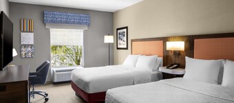 Hampton Inn & Suites State College at Williamsburg Square