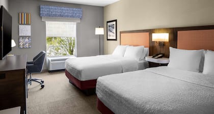 Hampton Inn & Suites State College at Williamsburg Square