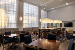 Café da manhã continental grátis todos os dias